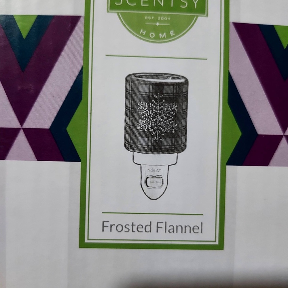 Scentsy Frosted Flannel Plug-In wall Warmer Christmas winter time